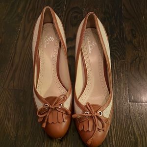Brooks brothers 8.5 tan 3” heels like new